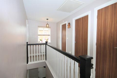 60 Croft Close, Two Gates, Tamworth, B77 1BF