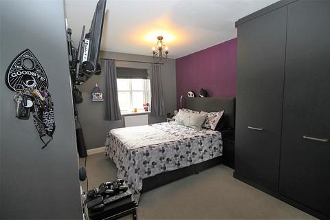 60 Croft Close, Two Gates, Tamworth, B77 1BF