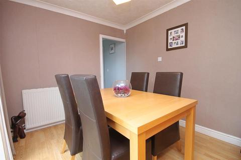 38 Arkle, Dosthill, Tamworth, B77 1NE