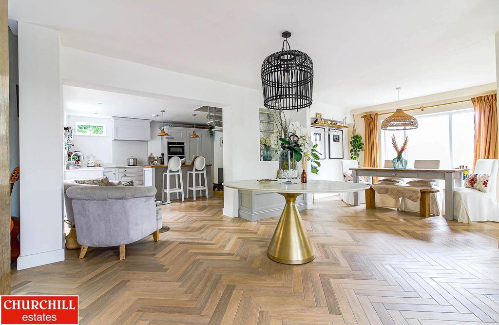 Pump Hill, Loughton 4 bed detached house for sale £1,275,000