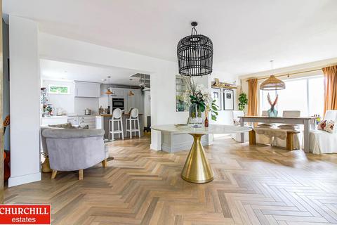 11 Pump Hill, Loughton, IG10 1RU