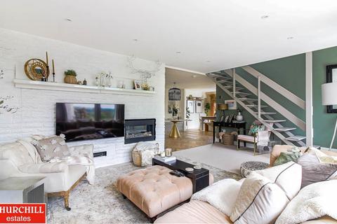 11 Pump Hill, Loughton, IG10 1RU