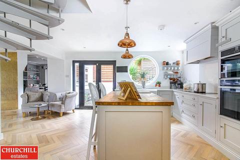 11 Pump Hill, Loughton, IG10 1RU