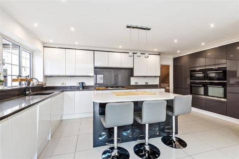 10 Windmill Hill, Biddenham, Bedford, MK40 4AG