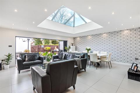 10 Windmill Hill, Biddenham, Bedford, MK40 4AG