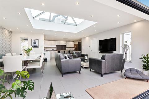 10 Windmill Hill, Biddenham, Bedford, MK40 4AG