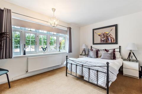 10 Windmill Hill, Biddenham, Bedford, MK40 4AG