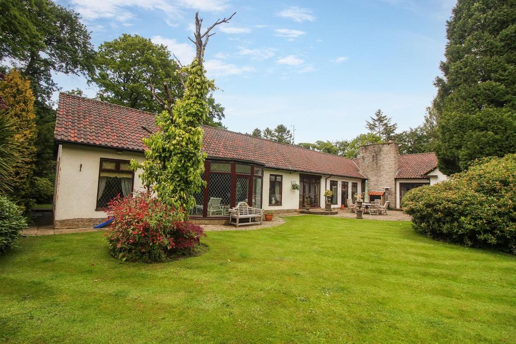 South Drive, Woolsington, Newcastle Upon Tyne 5 bed detached house for