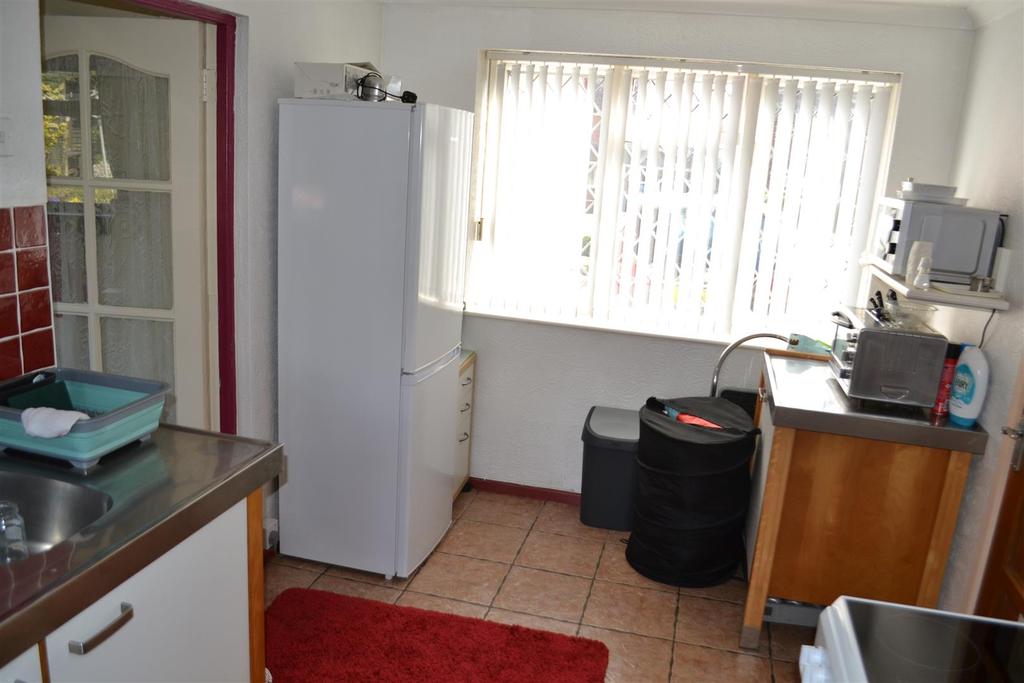 Weston Road, Lichfield, Staffordshire 3 bed semidetached house £265,000