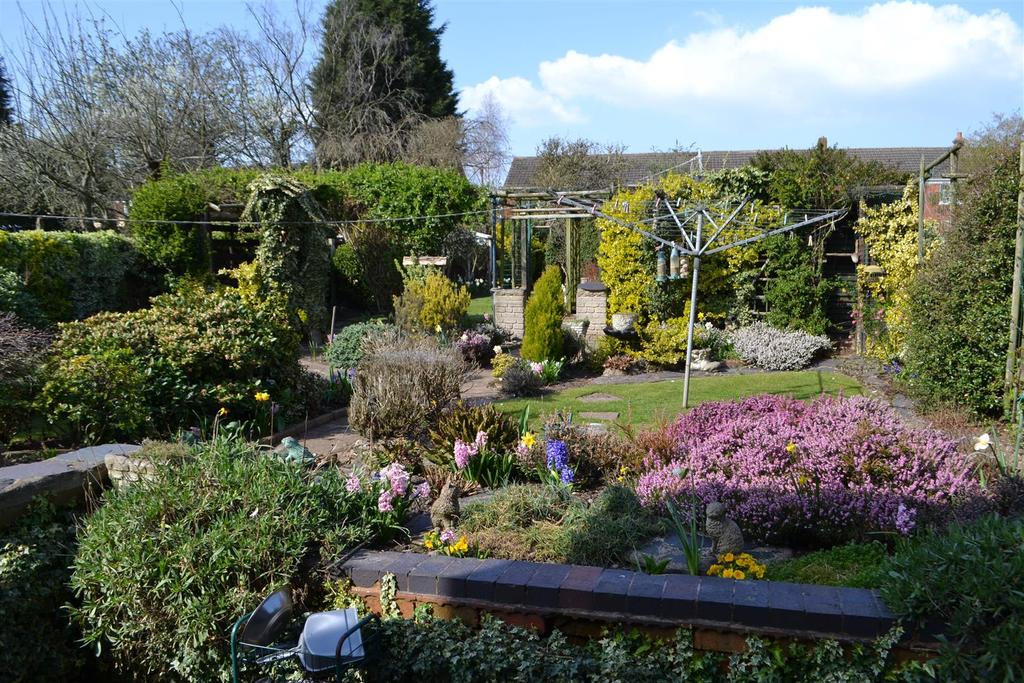 Weston Road, Lichfield, Staffordshire 3 bed semidetached house £265,000
