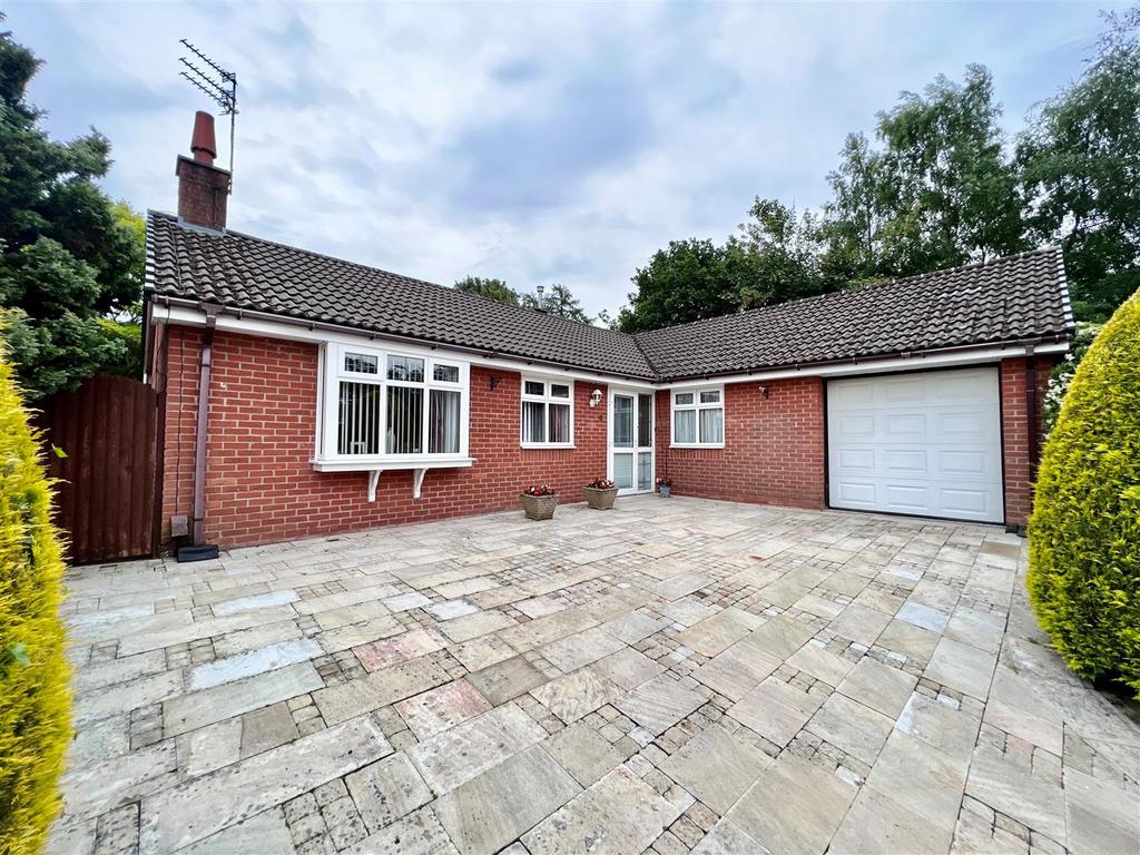 Belfry Drive, Macclesfield 3 bed detached bungalow £495,000
