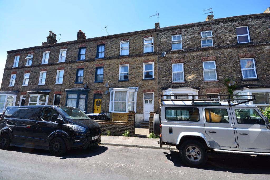 Oxford Street, Margate, CT9 1TD 1 bed flat £575 pcm (£133 pw)