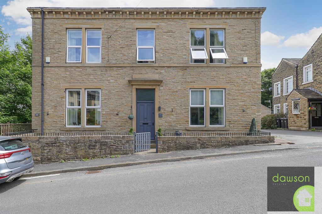 Stainland Road, Holywell Green, Halifax 2 bed terraced house £150,000