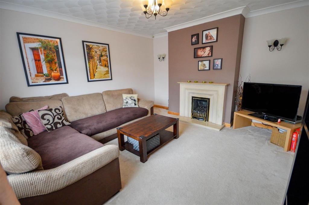 Bowden Wood Crescent, S9 3 bed semidetached house £850 pcm (£196 pw)