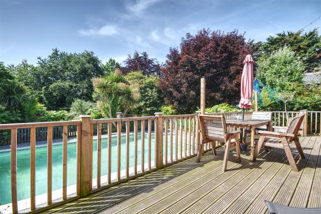 Whitehill Avenue, BexhillOnSea 4 bed detached house £699,000
