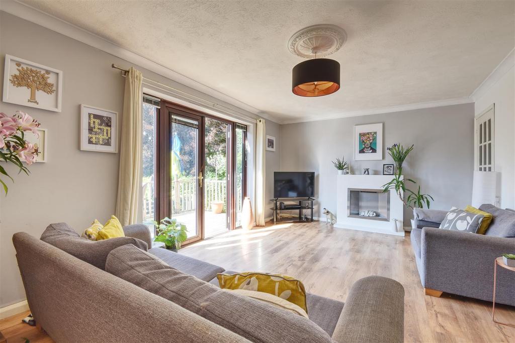 Whitehill Avenue, BexhillOnSea 4 bed detached house £699,000