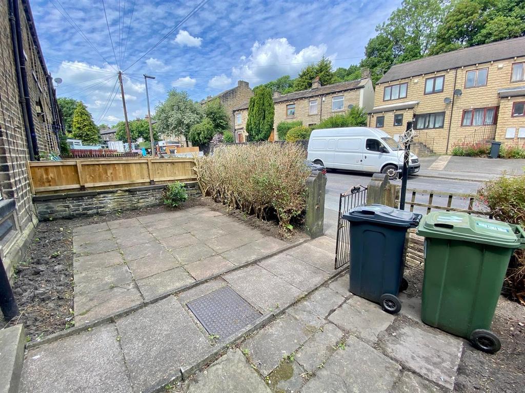 Armitage Road, Milnsbridge, Huddersfield 2 bed terraced house £100,000