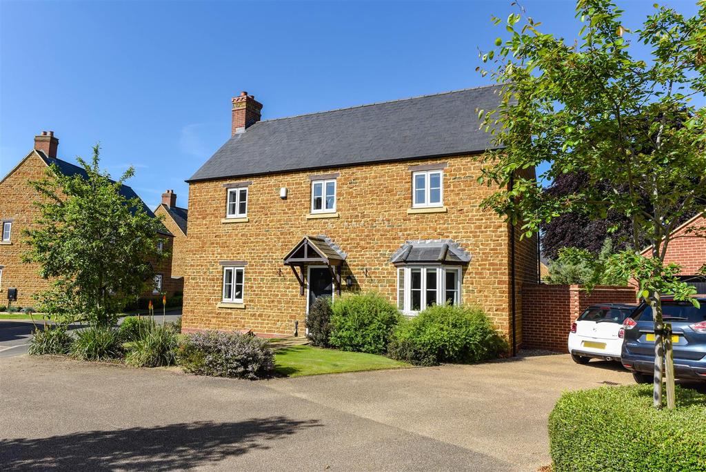 Watts Close, Kislingbury, Northampton 4 bed detached house £650,000