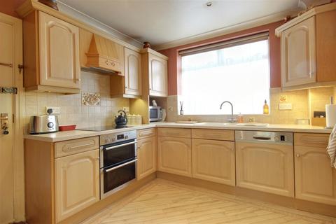 5 bedroom detached house for sale, The Fairway, West Ella