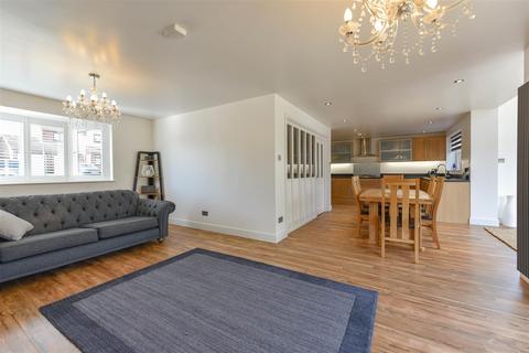 4 bedroom detached house for sale - Pyghtle Way, Northampton