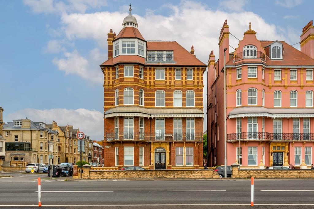 Kings Gardens, Hove 1 bed apartment £290,000