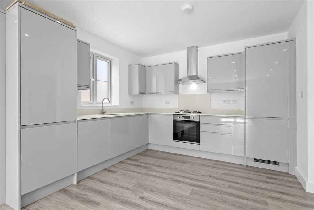 Tudor Gardens, Kingsbury, London 2 bed apartment £1,850 pcm (£427 pw)