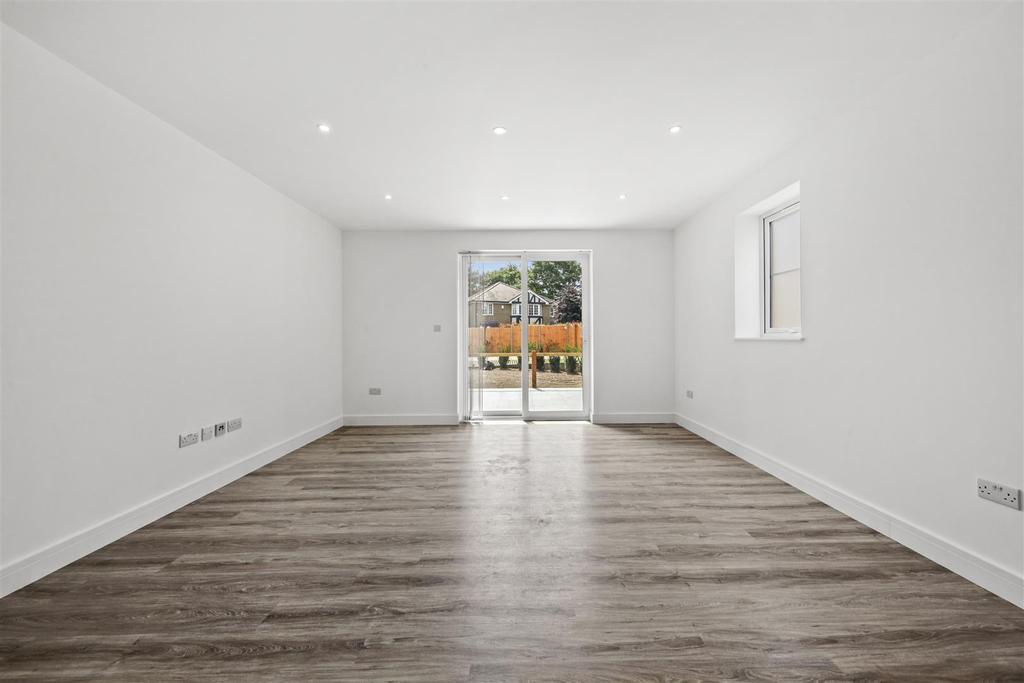 Tudor Gardens, Kingsbury, London 2 bed apartment £1,850 pcm (£427 pw)