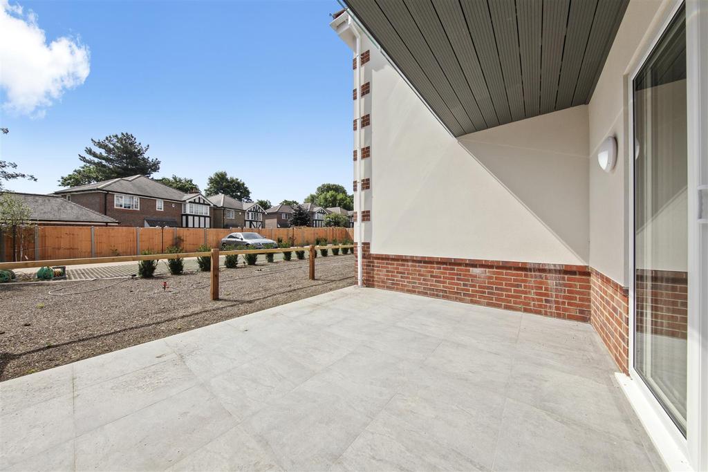 Tudor Gardens, Kingsbury, London 3 bed apartment £2,120 pcm (£489 pw)