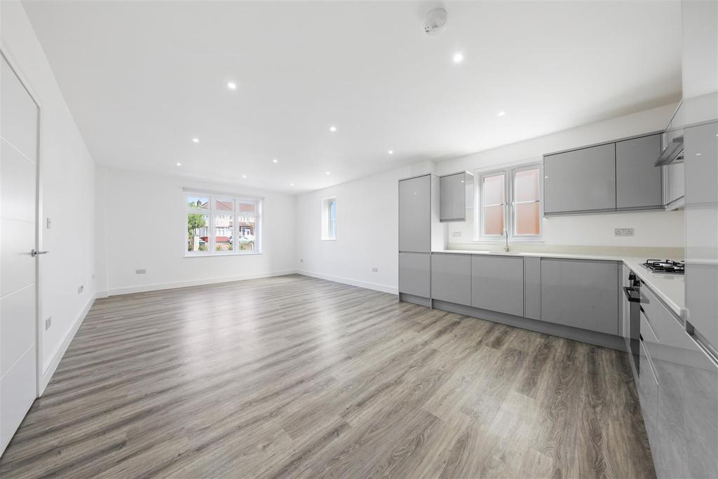 Tudor Gardens, Kingsbury, London 1 bed apartment £1,500 pcm (£346 pw)