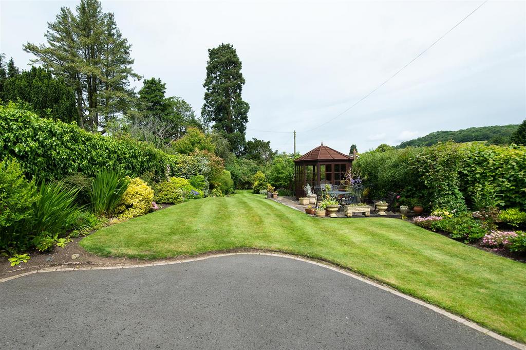 Hall Lane, Hagley, Stourbridge 3 bed house for sale £390,000