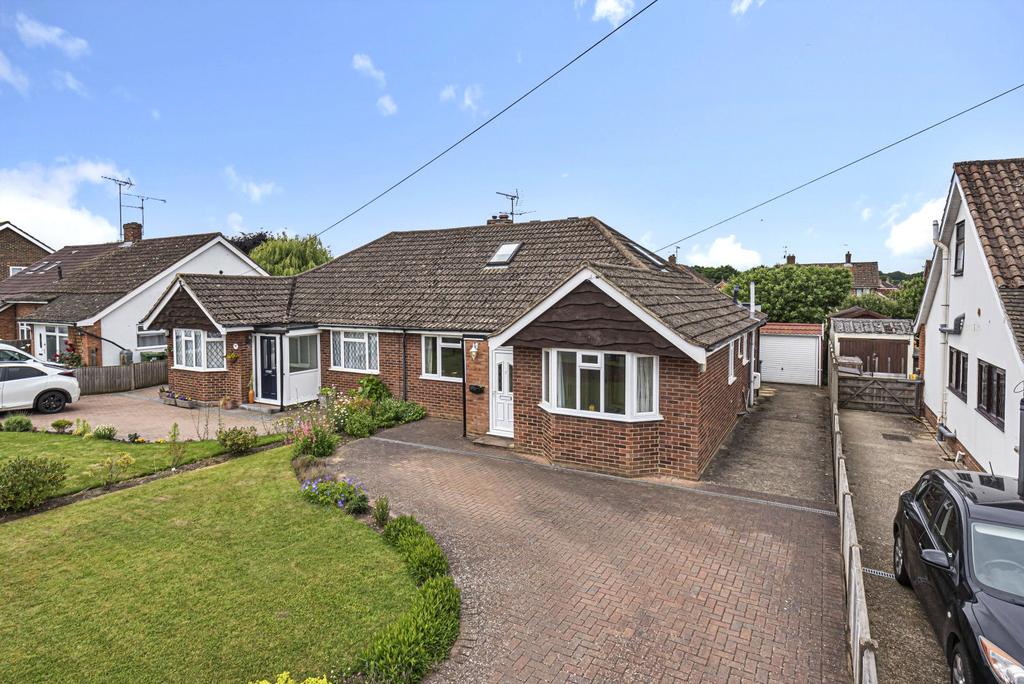 Brooke Forest, Fairlands, Guildford, GU3 3 bed semidetached house £
