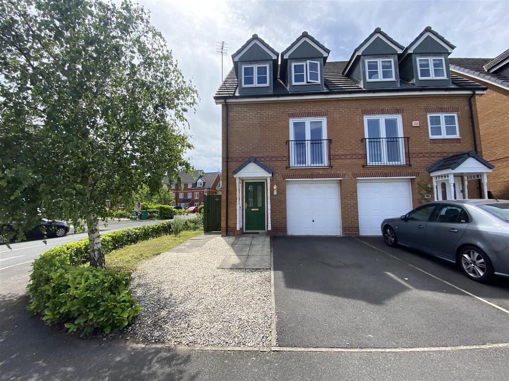 Lawnhurst Avenue, Wythenshawe, Manchester 3 bed townhouse £1,295 pcm