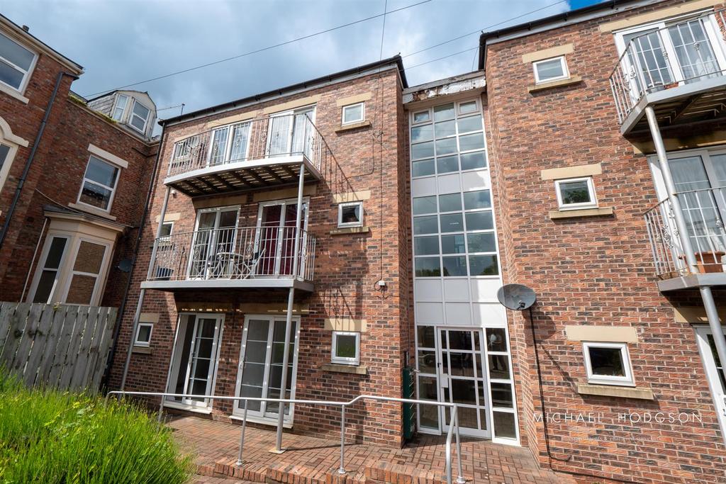 The Cloisters, Ashbrooke, Sunderland 2 bed apartment £600 pcm (£138 pw)
