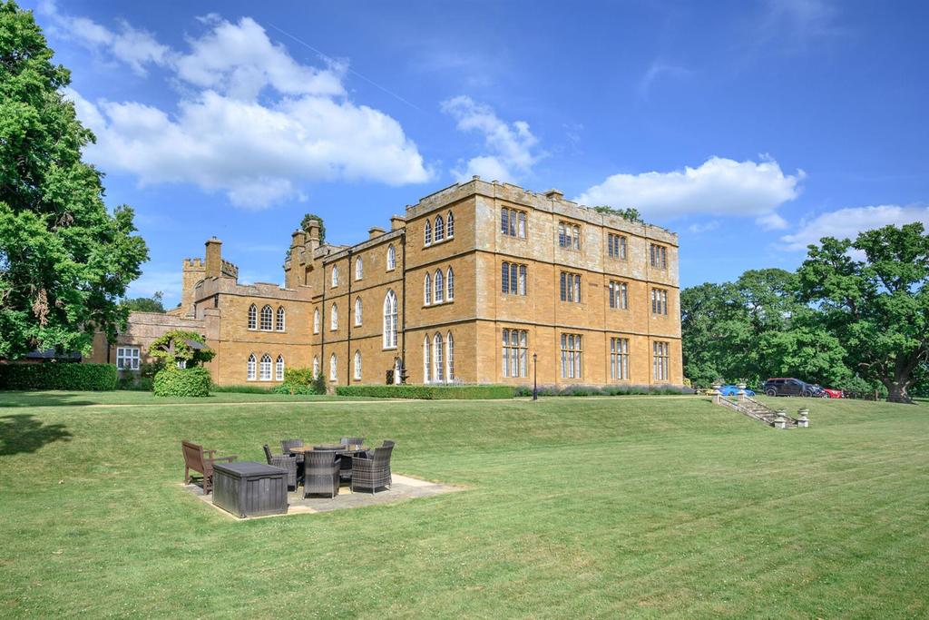 Brockhall, Northampton 3 bed apartment £350,000