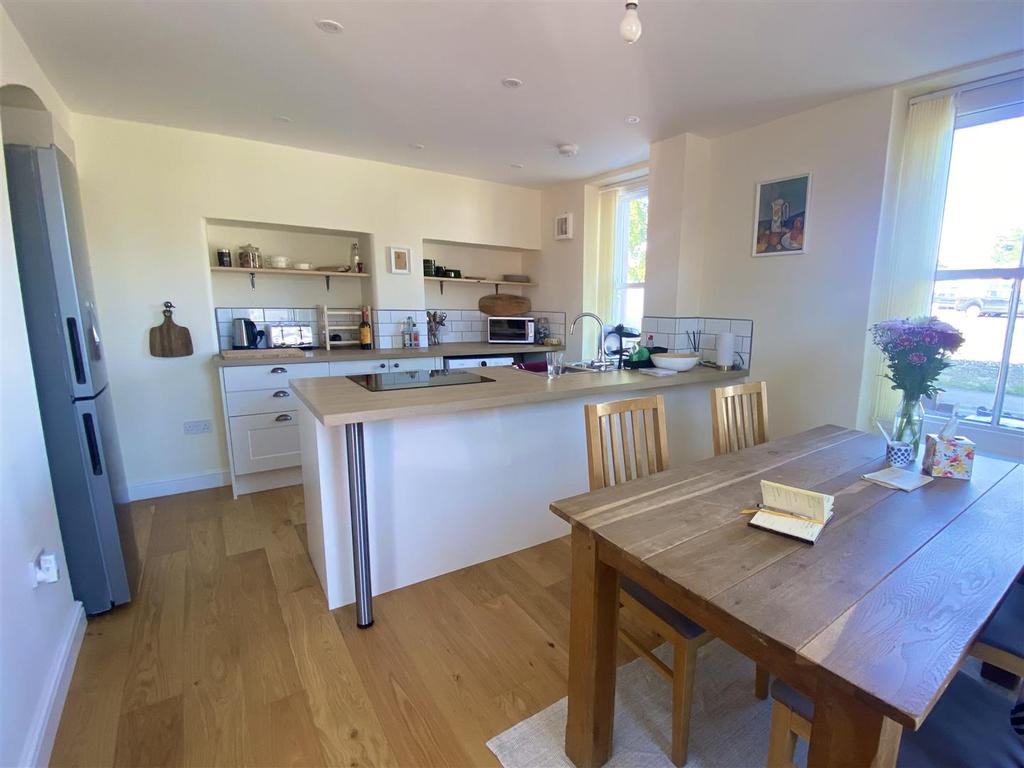 St. Michaels Lane, Bridport 2 bed apartment - £230,000