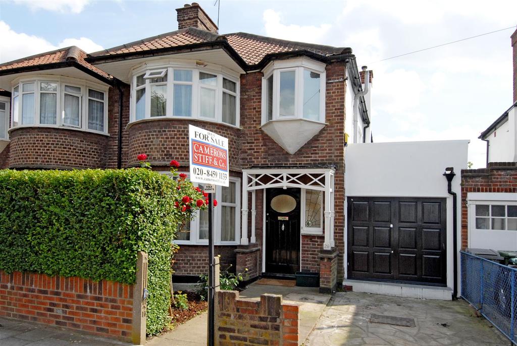 Helena Road, Dollis Hill 3 bed detached house £2,750 pcm (£635 pw)