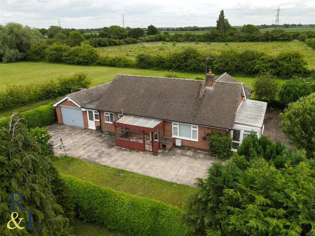 Derry Lane, Bingham, Nottingham 3 bed detached bungalow for sale £385,000