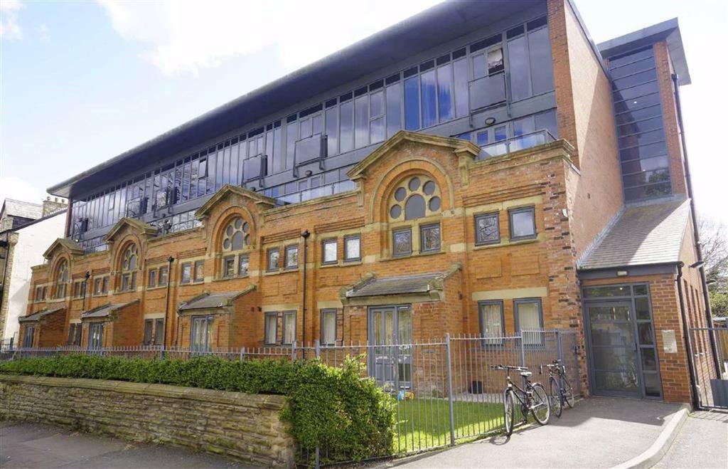 31 Range Road, Whalley Range, Manchester, M16 2 bed apartment £185,000