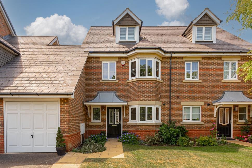 Horton Crescent, Epsom 3 bed semidetached house for sale £745,000