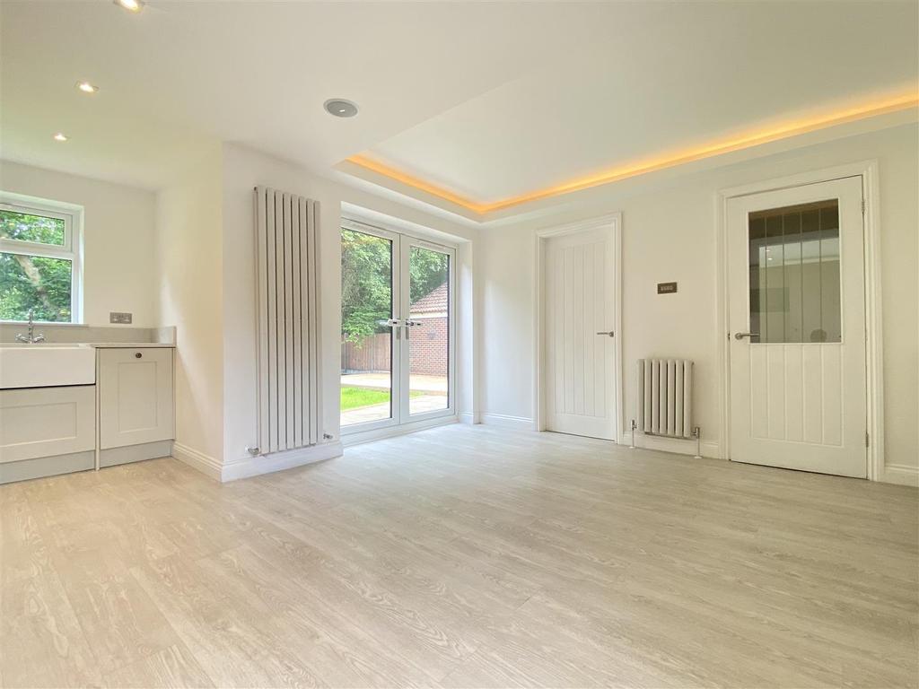 Hollin Close, Rossington, Doncaster 4 bed detached house £1,400 pcm