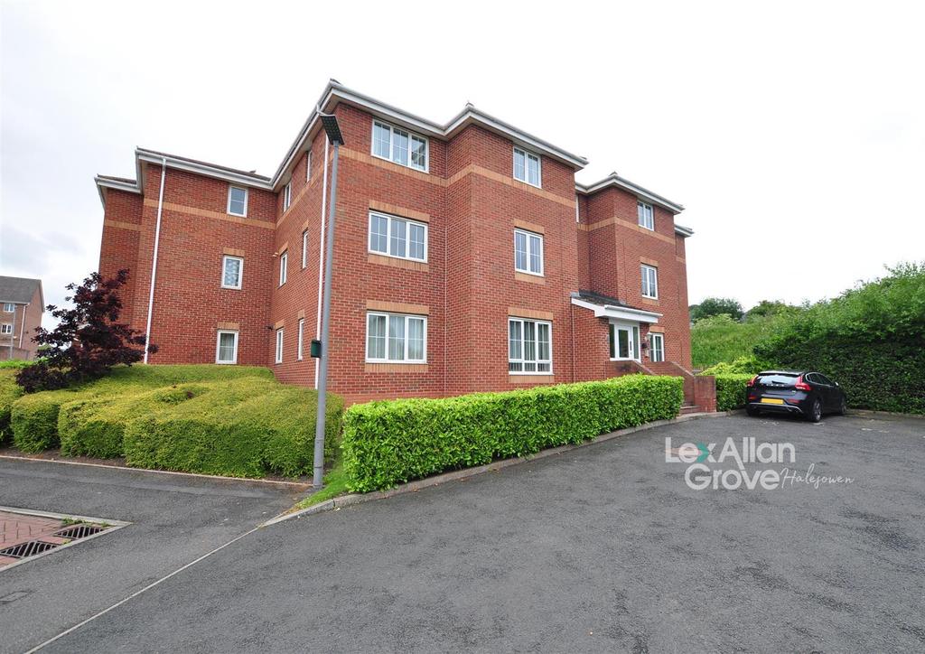 Wycherley Way, Cradley Heath 2 bed flat £120,000