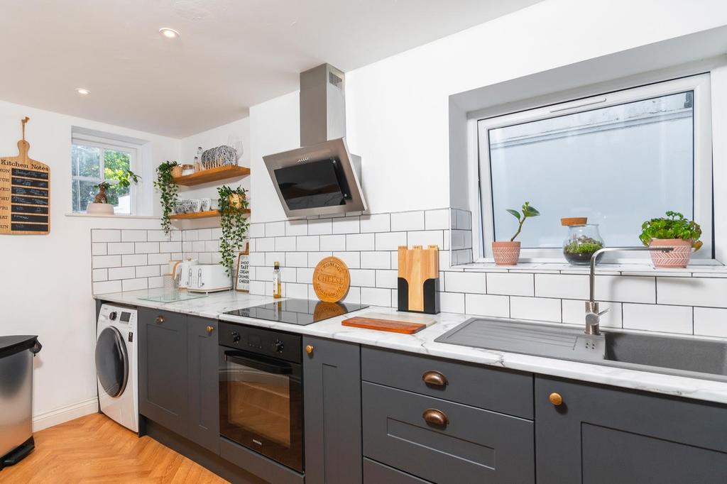 ENALEGAREPOOC80 - Kitchen D.jpg