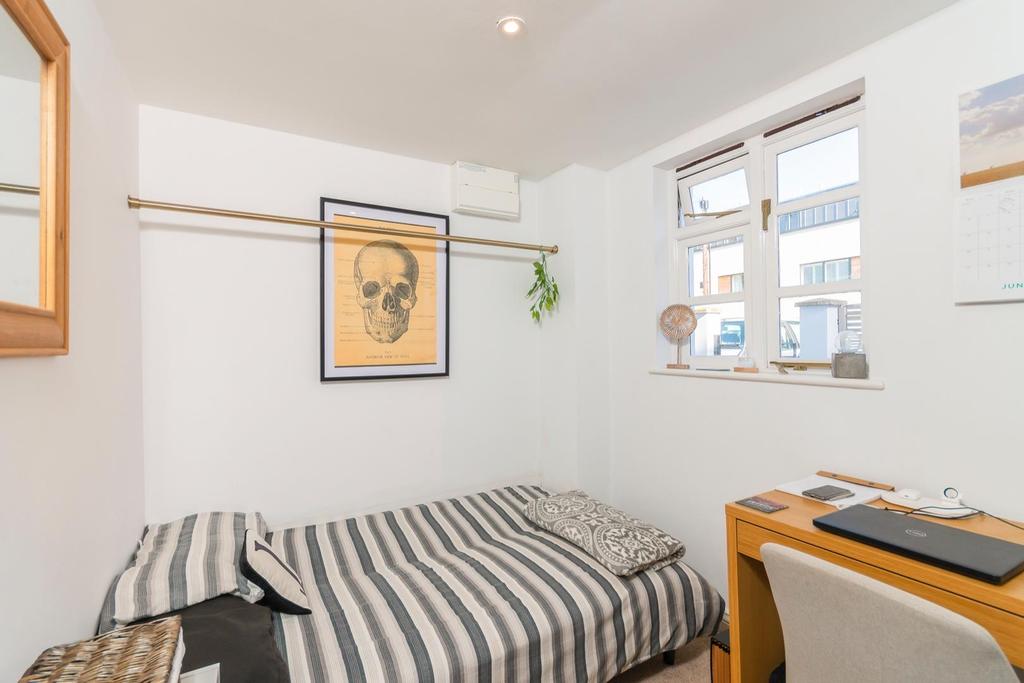 ENALEGAREPOOC80 - Bedroom C.jpg