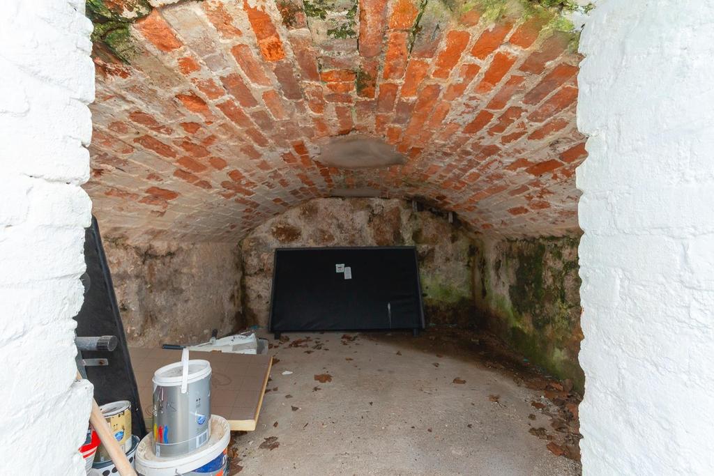 ENALEGAREPOOC80 - Vaults A.jpg