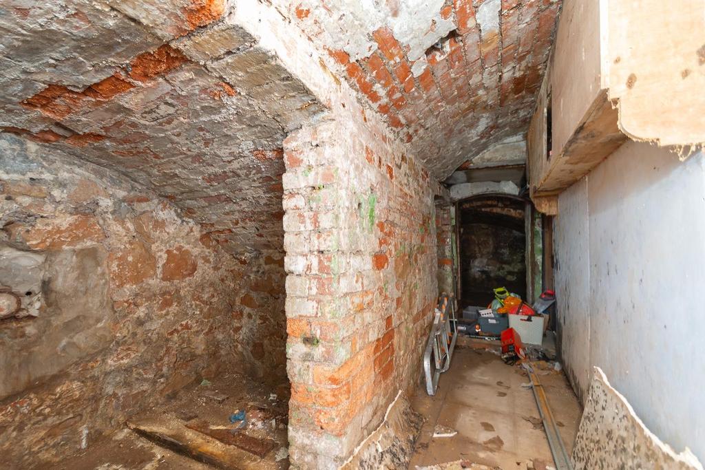 ENALEGAREPOOC80 - Vaults C.jpg