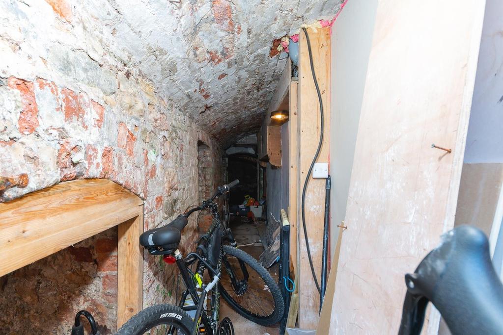 ENALEGAREPOOC80 - Vaults D.jpg