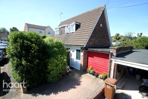 2 bedroom detached bungalow for sale - Lynors Avenue, Rochester