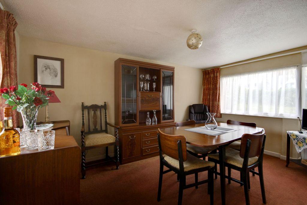 Elizabeth Drive, Sticklepath, Barnstaple EX31 3AJ 2 bed detached