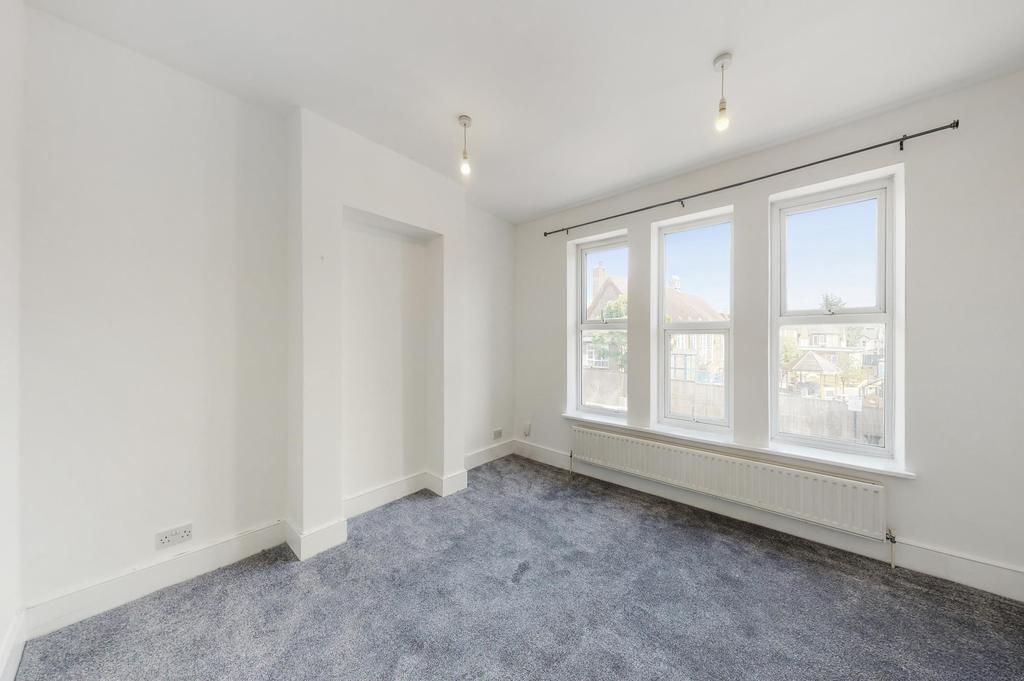 Franciscan Road, Tooting Bec 2 bed flat - £1,700 pcm (£392 pw)