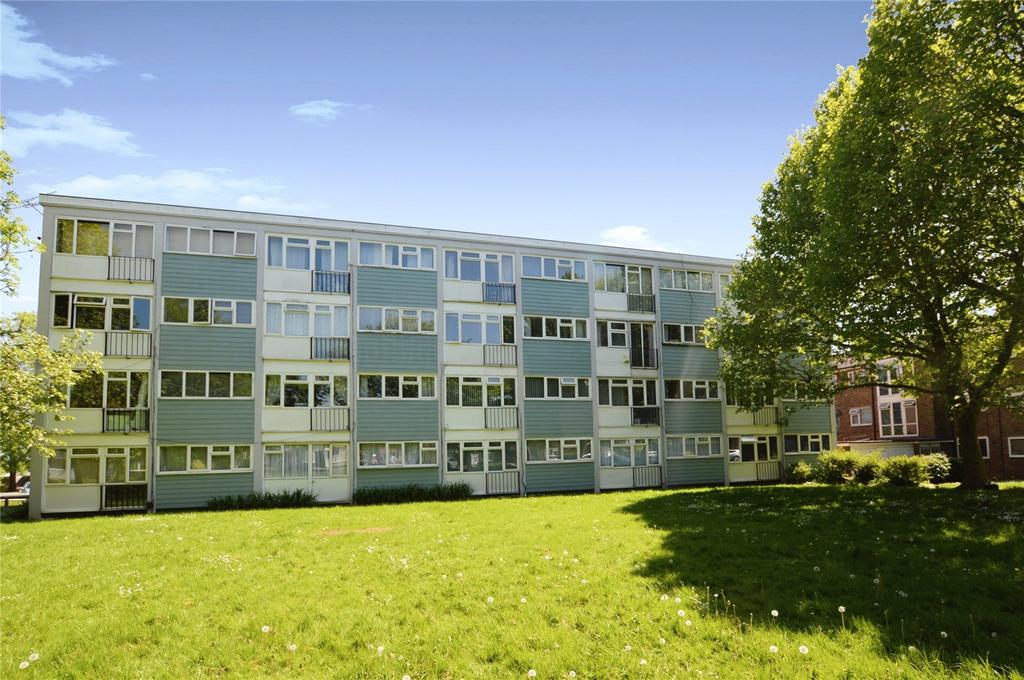 The Knares, Basildon, SS16 1 bed apartment £950 pcm (£219 pw)